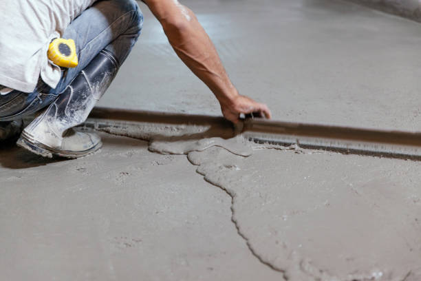 Best Concrete Sidewalk Installation  in South Milwaukee, WI